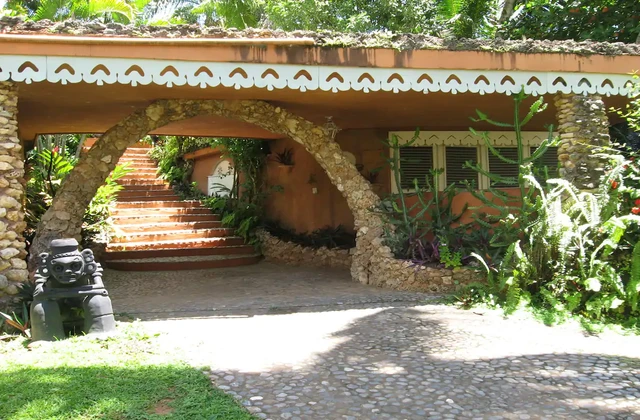 Bahia Chiquita La Pascuala Samana Entrance